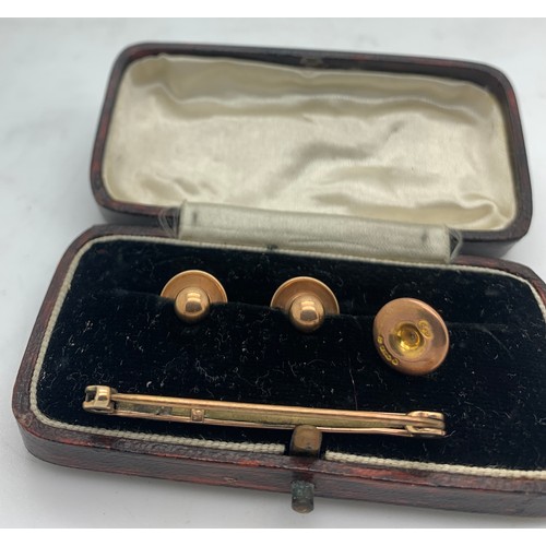 354 - Three 9ct gold collar studs 2.3gm together with a 9ct gold tie pin with base metal liner in a fitted... 