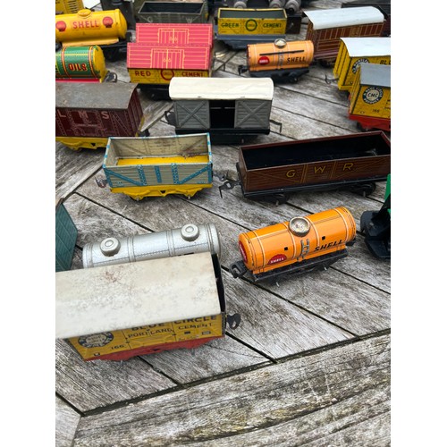 717 - A collection of vintage tinplate railway carriages.