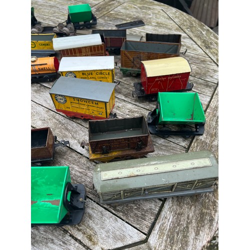 717 - A collection of vintage tinplate railway carriages.