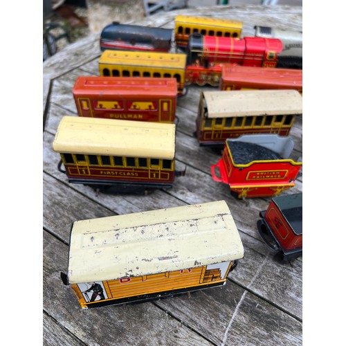 718 - A collection of vintage tinplate Clockwork trains and carriages etc.