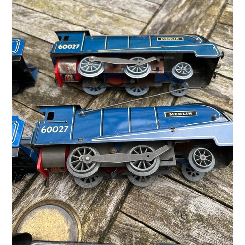 721 - Tin plate clockwork train and carriages to include Merlin 60027 x 2, Dominion of Canada 4491, 4489, ... 