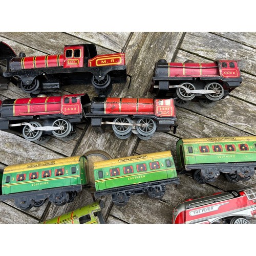 726 - Tin plate clockwork train and carriages to include 726, 3402, 6161, Southern Railway and track etc.