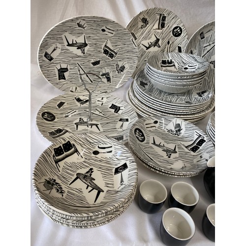 96 - A large quantity of Ridgway 'Home Maker' and Home Maker pattern dinnerware and tea ware comprising :... 