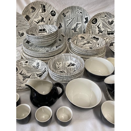 96 - A large quantity of Ridgway 'Home Maker' and Home Maker pattern dinnerware and tea ware comprising :... 