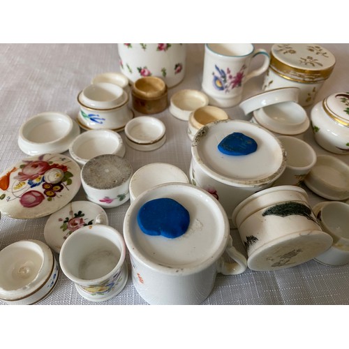 98 - A selection of trinket pots, miniature tankards and jug to include a Coalport miniature tankard, and... 