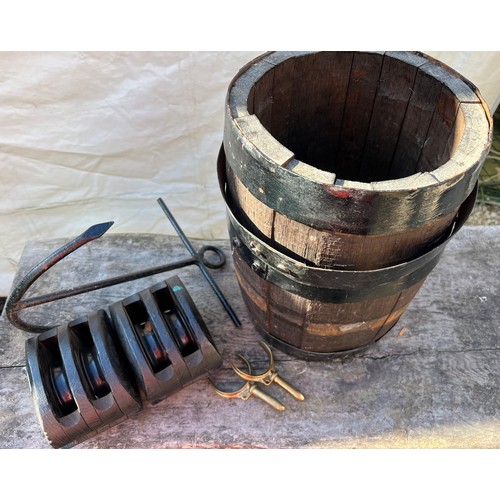 1040 - Vintage wooden barrel, 2 x ship blocks and brass rowlocks.