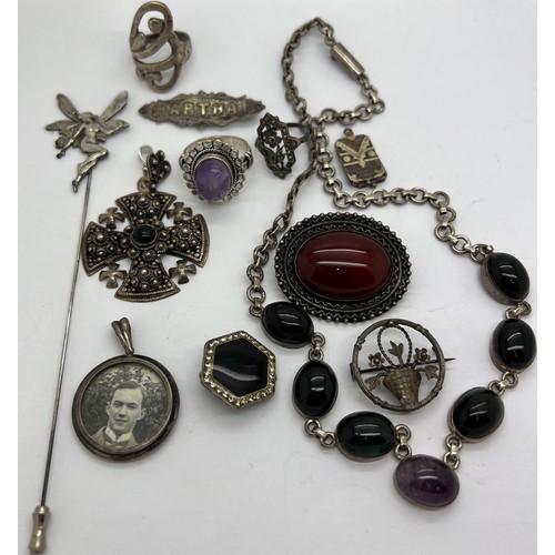 376 - A quantity of vintage silver and white metal jewellery to include brooches, rings, pendants, necklac... 