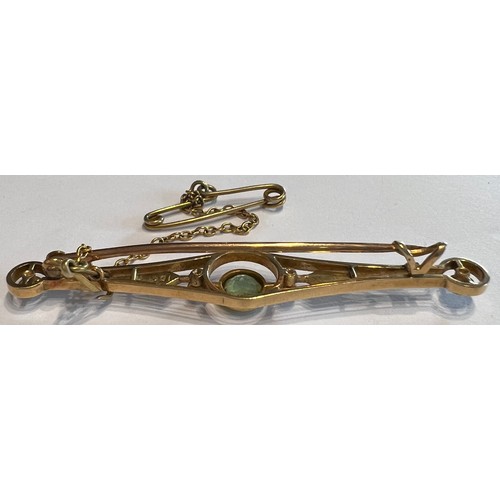 381 - A 15ct seed pearl and peridot bar brooch with safety chain. 3.2gm weight.