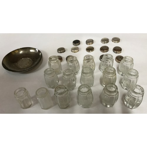 568 - A mixed lot to include 16 glass miniature salt and pepper pots with 14 silver lids (24gm) and 10 wit... 