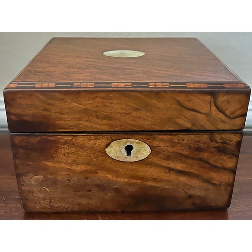 1053 - Mahogany tea caddy with mother of pearl to top, escutcheon and inlay to top edges. inner lift to rev... 