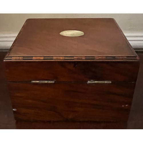 1053 - Mahogany tea caddy with mother of pearl to top, escutcheon and inlay to top edges. inner lift to rev... 