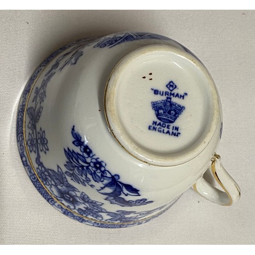 136 - Royal Crown Derby No. 839892 part tea service to include 6 cups, 7 saucers, 6 plates, sugar, jug tog... 