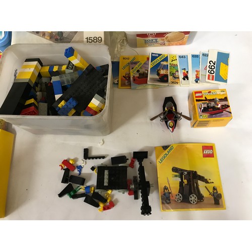 750 - Collection of vintage lego, instruction booklets, part sets, boards,  some boxed to include 6067, 36... 