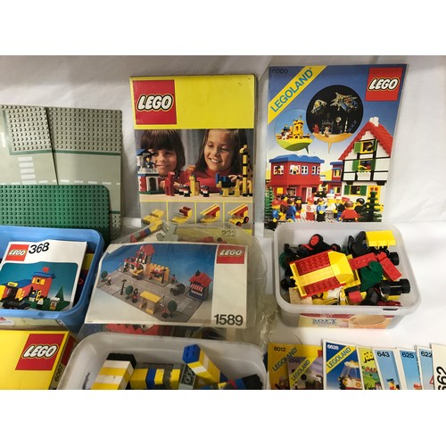 750 - Collection of vintage lego, instruction booklets, part sets, boards,  some boxed to include 6067, 36... 