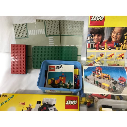 750 - Collection of vintage lego, instruction booklets, part sets, boards,  some boxed to include 6067, 36... 