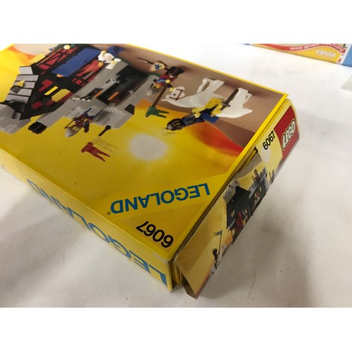 750 - Collection of vintage lego, instruction booklets, part sets, boards,  some boxed to include 6067, 36... 