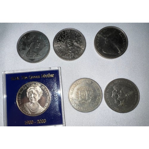 449 - Coins to include 3 x Queen Mother Aug 4th 1980 Crowns, Queen Mother 1900-2000 Crown, Elizabeth & Phi... 