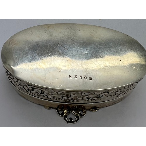 583 - A silver lidded box, London 1910, maker William Comyns and Sons. 6 x 9cm, weight 57gm.