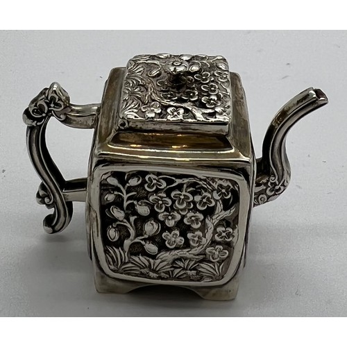 590 - Miniature Victorian silver teapot, Birmingham 1848, maker Yapp & Woodward. 4cm h. 31gm.