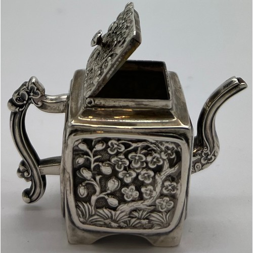 590 - Miniature Victorian silver teapot, Birmingham 1848, maker Yapp & Woodward. 4cm h. 31gm.