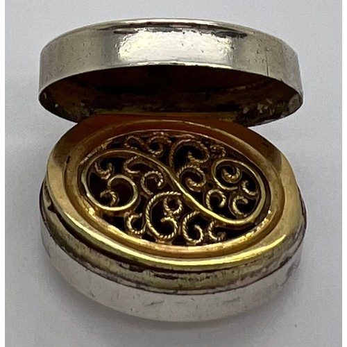 603 - Birmingham silver vinaigrette by F & W Birmingham 1802 2 x 2.5cm, initialled to top.