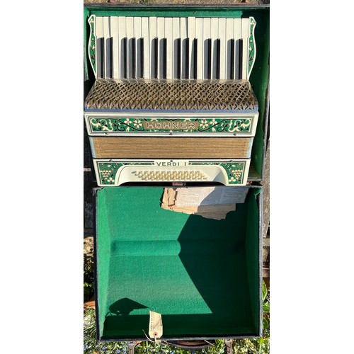 776 - A Hohner Verdi 1 accordion in fitted case. Untested.