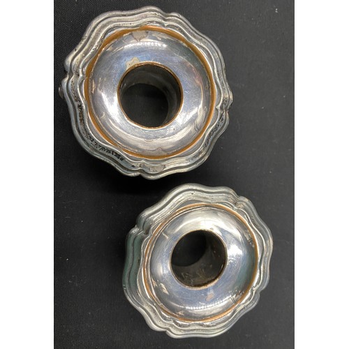 527 - A pair of good quality silver plated candlestick holders. Detachable sconces. 23.5cm to top of sconc... 