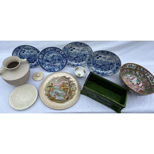 192 - A quantity of various ceramics to include Hornsea Pottery vase, Wedgwood, Davenport plate, Bretby pl... 