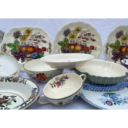 196 - Copeland Spode 20thC ceramics to include ‘Reynolds’ x 2 twin handled cake plates and 1 x large plate... 