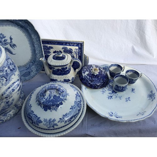 200 - A quantity of 19th/20thC blue and white Spode. Patterns to include 'Floral', 'Fleur de Lis', 'Tower'... 