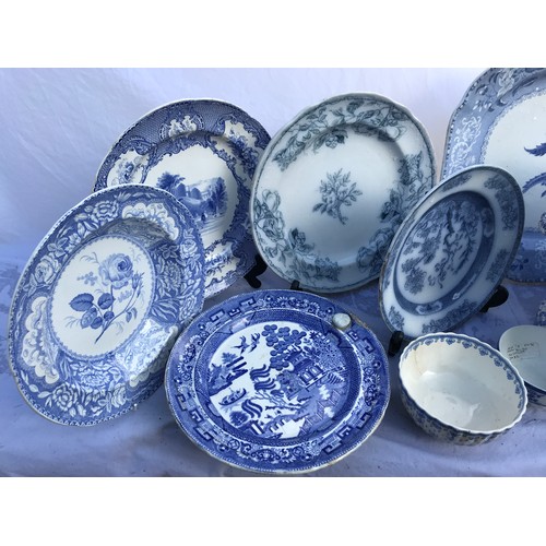 200 - A quantity of 19th/20thC blue and white Spode. Patterns to include 'Floral', 'Fleur de Lis', 'Tower'... 