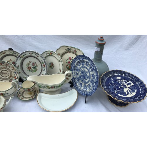 208 - A quantity of Copeland and Spode to include 'Chinese Rose' pattern etc