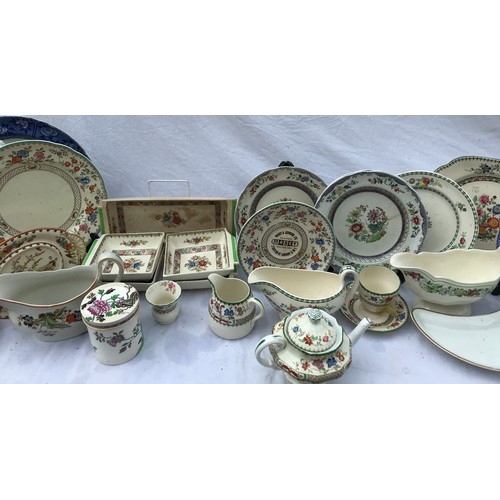 208 - A quantity of Copeland and Spode to include 'Chinese Rose' pattern etc