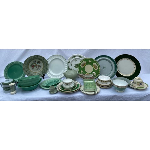 221 - A quantity of 20thC Copeland Spode to include various patterns; 'Flemish Green', 'Royal Jade', 'Gree... 