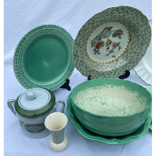 221 - A quantity of 20thC Copeland Spode to include various patterns; 'Flemish Green', 'Royal Jade', 'Gree... 