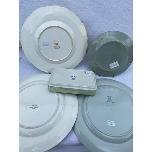 221 - A quantity of 20thC Copeland Spode to include various patterns; 'Flemish Green', 'Royal Jade', 'Gree... 