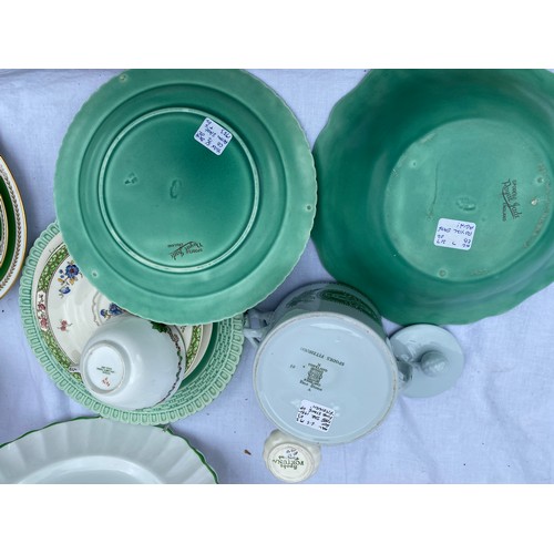 221 - A quantity of 20thC Copeland Spode to include various patterns; 'Flemish Green', 'Royal Jade', 'Gree... 