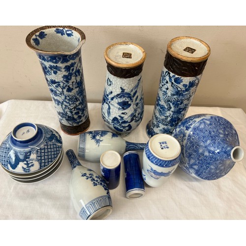 517 - A collection of 19th and 20th C blue and white Chinese ceramics. (13)