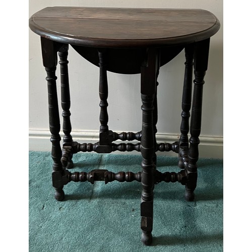 1306 - An oak gateleg table 75cm x 62cm open 62cm x 52cm closed