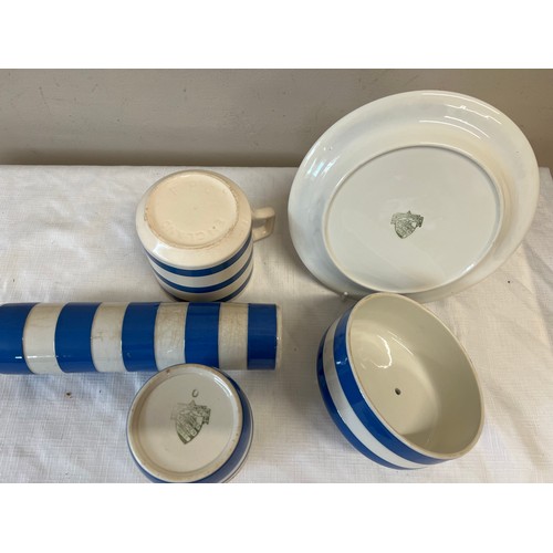 225 - Cornish Ware to include muffin dish with lid 21cm d, flour dredger and rolling pin. Large blue and w... 