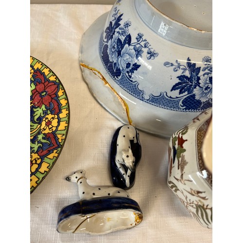 227 - Ceramics to include Royal Doulton plate, Wedgwood Jug, B&W toilet bowl and a pair of Staffordshire d... 