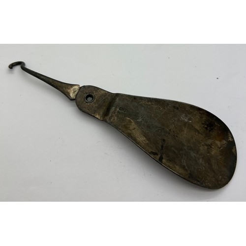 609 - A silver shoehorn and button hook combined. Chester 1901. 56.8gm.