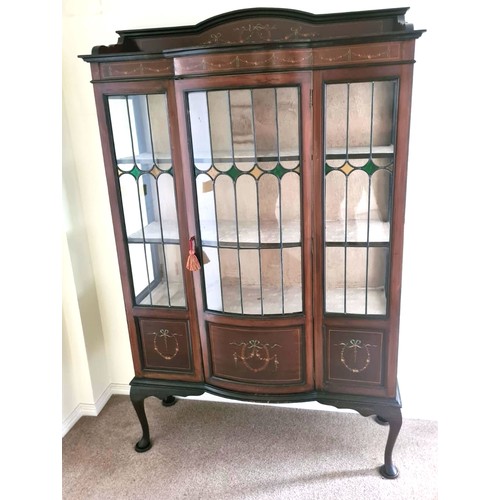 1334 - An Edwardian mahogany inlaid display cabinet with leaded glass door. 170 h x 108 w x 39cm d.