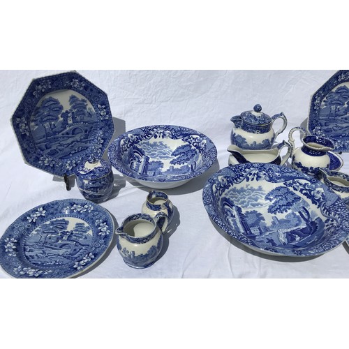 156 - A large quantity of Copeland/Spode blue and white from late 19th century to early 20th century to in... 