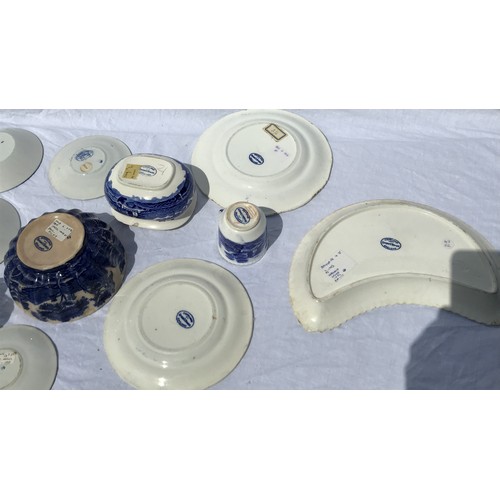 156 - A large quantity of Copeland/Spode blue and white from late 19th century to early 20th century to in... 