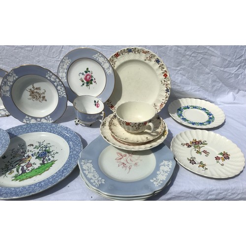 157 - A quantity of Copeland/ Spode dinner and tea ware from late 19th century to early 20th century inclu... 