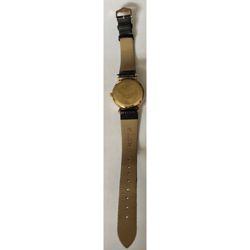 619b - A Vertex 9ct gold men's wristwatch.