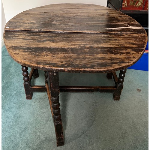 163 - An 18thC oak gateleg table 106cm x 51cm closed, 129cm x 106cm open.