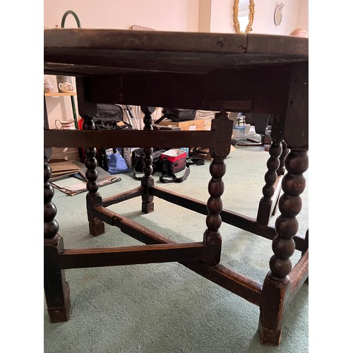 163 - An 18thC oak gateleg table 106cm x 51cm closed, 129cm x 106cm open.