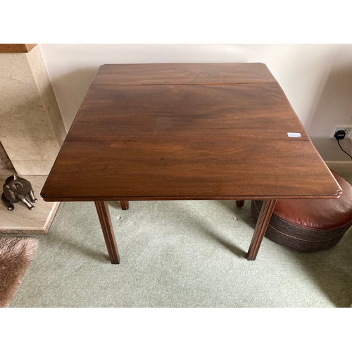 176 - A mahogany Pembroke table. 75 h x 40 w x 73cm h closed. 84cm open.